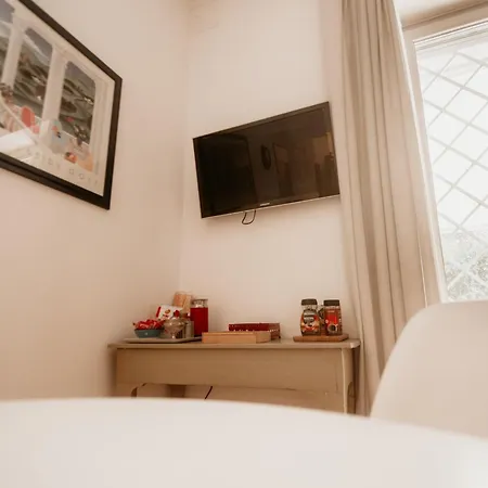 Hill - Exclusive Use * Rome